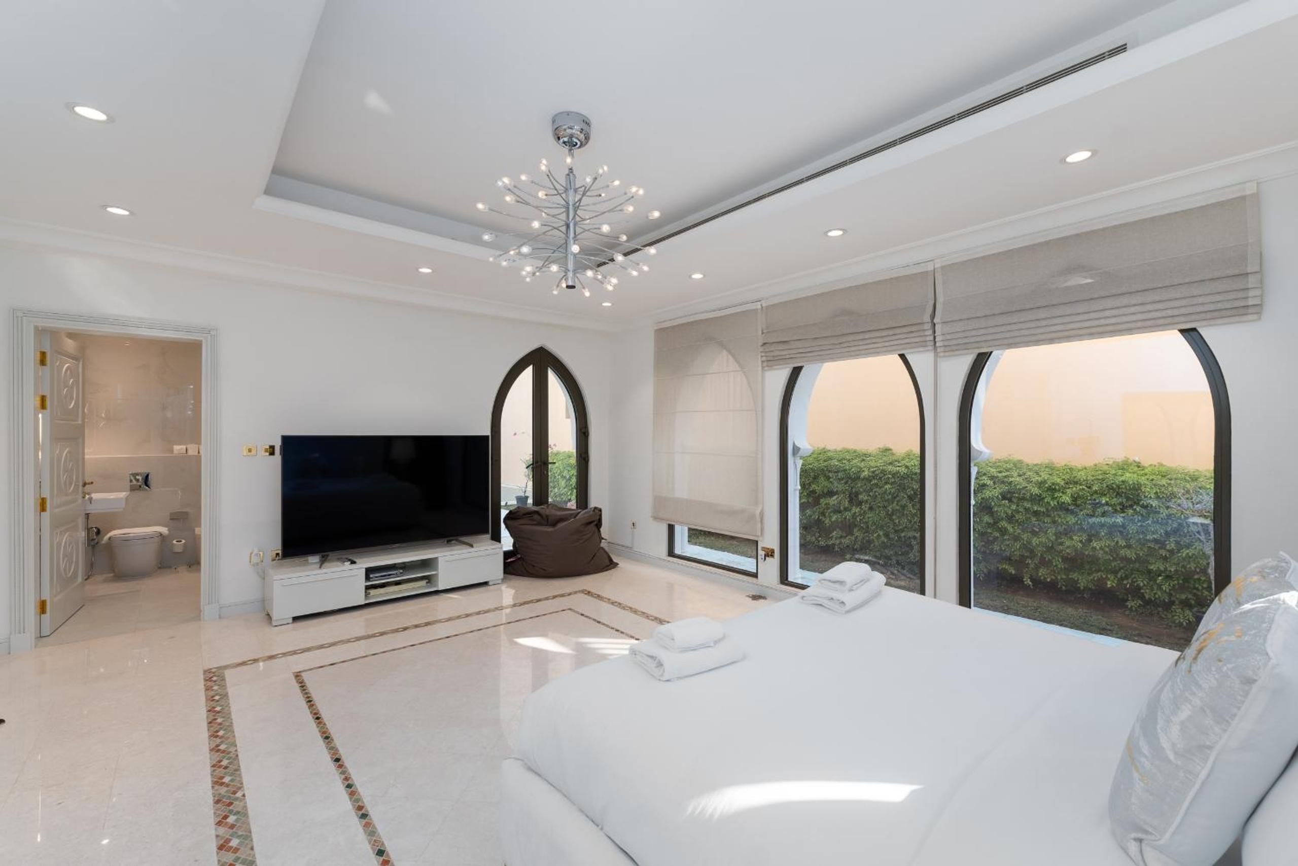 Frond M, Beachfront Villa, Palm Jumeirah - Mint Stay