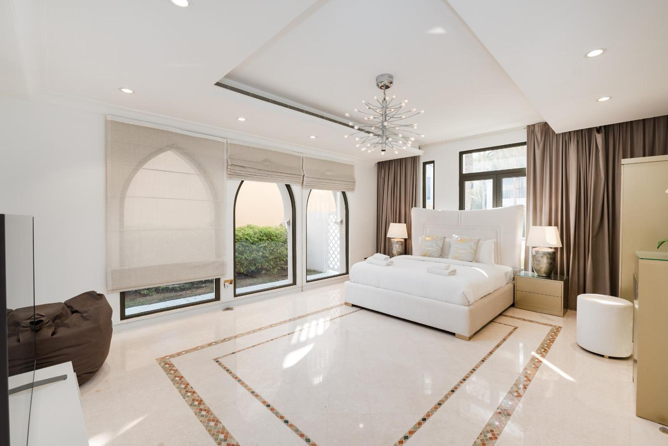 Frond M, Beachfront Villa, Palm Jumeirah - Mint Stay