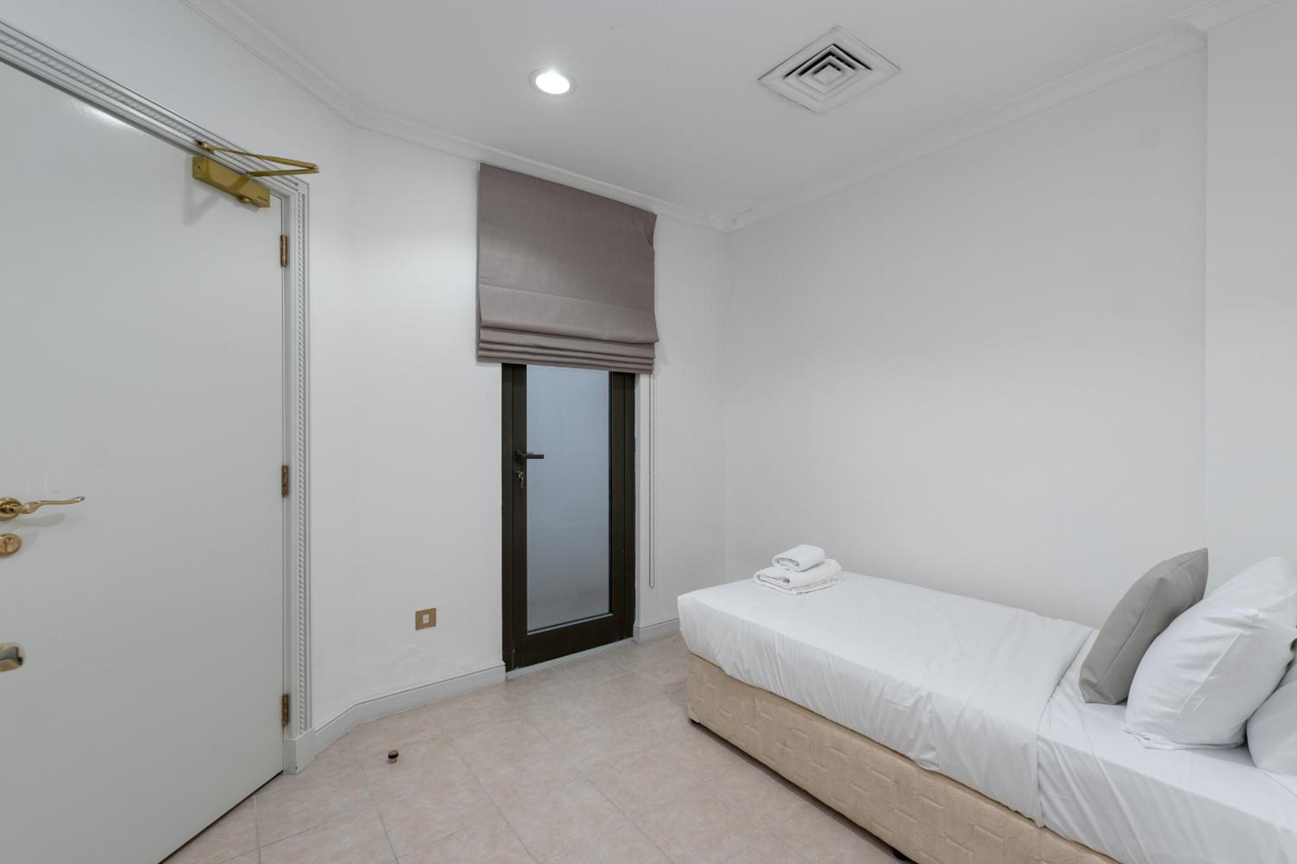 Frond M, Beachfront Villa, Palm Jumeirah - Mint Stay