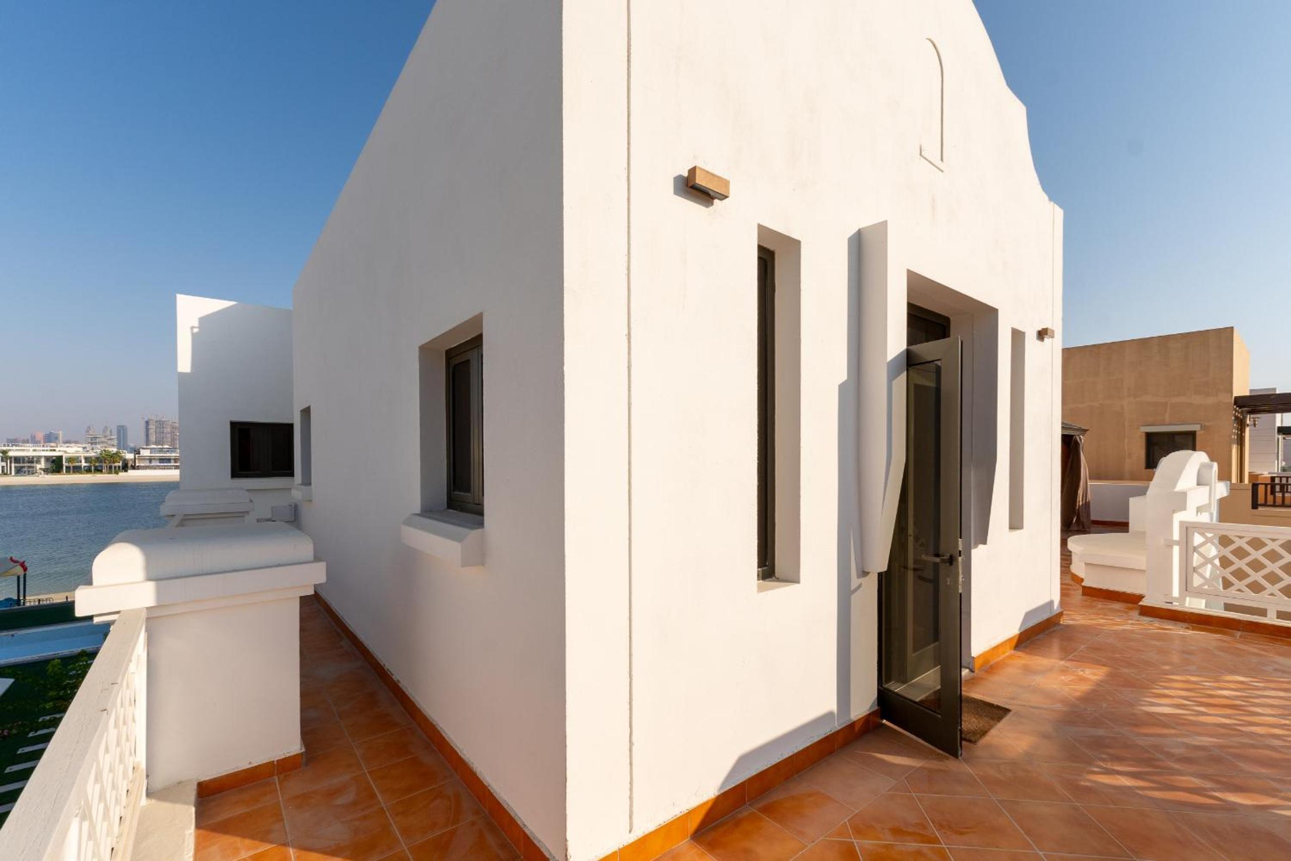 Frond M, Beachfront Villa, Palm Jumeirah - Mint Stay