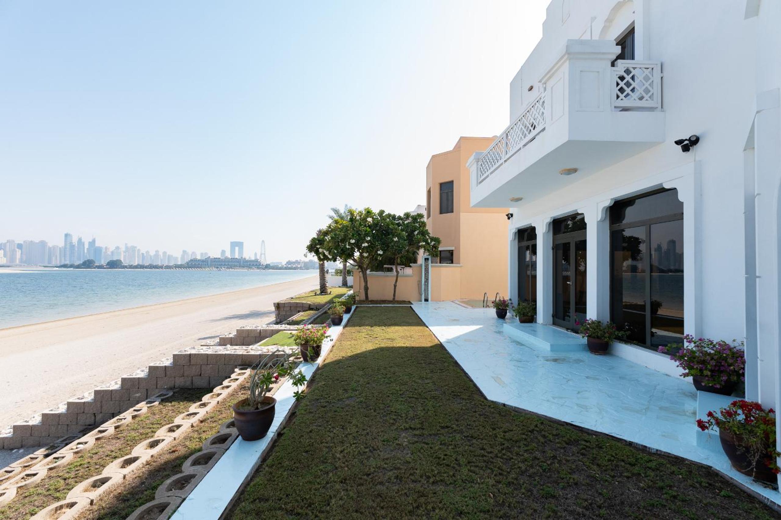 Frond M, Beachfront Villa, Palm Jumeirah - Mint Stay