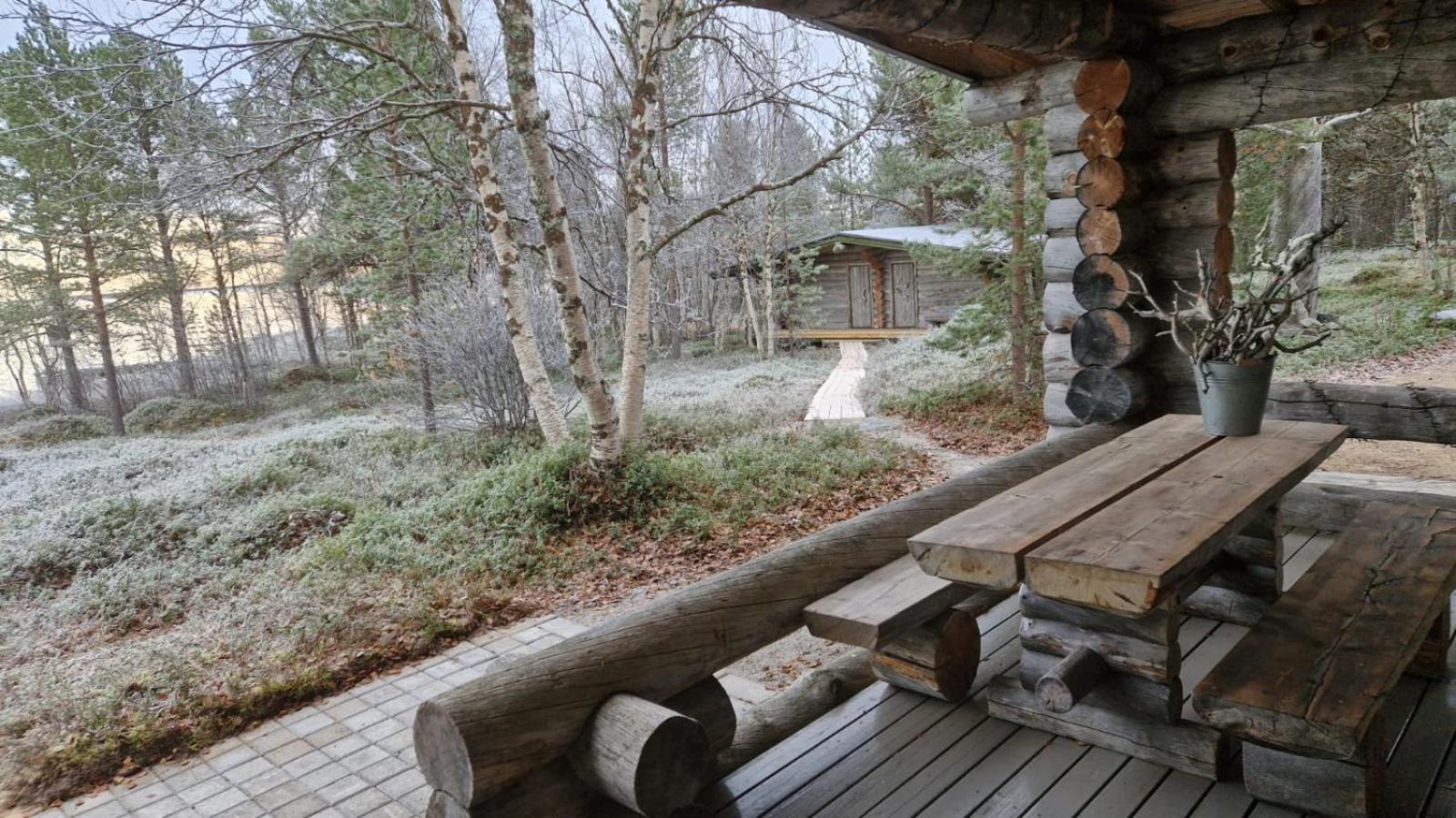 Hillavilla in the shore of lake Inari