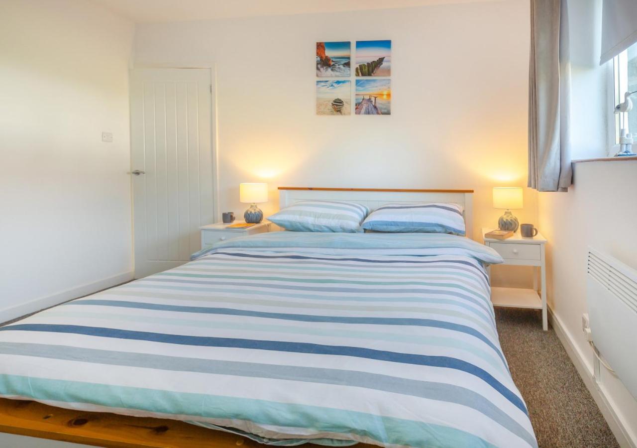 2 Bed in Abersoch oc-23caed view 3