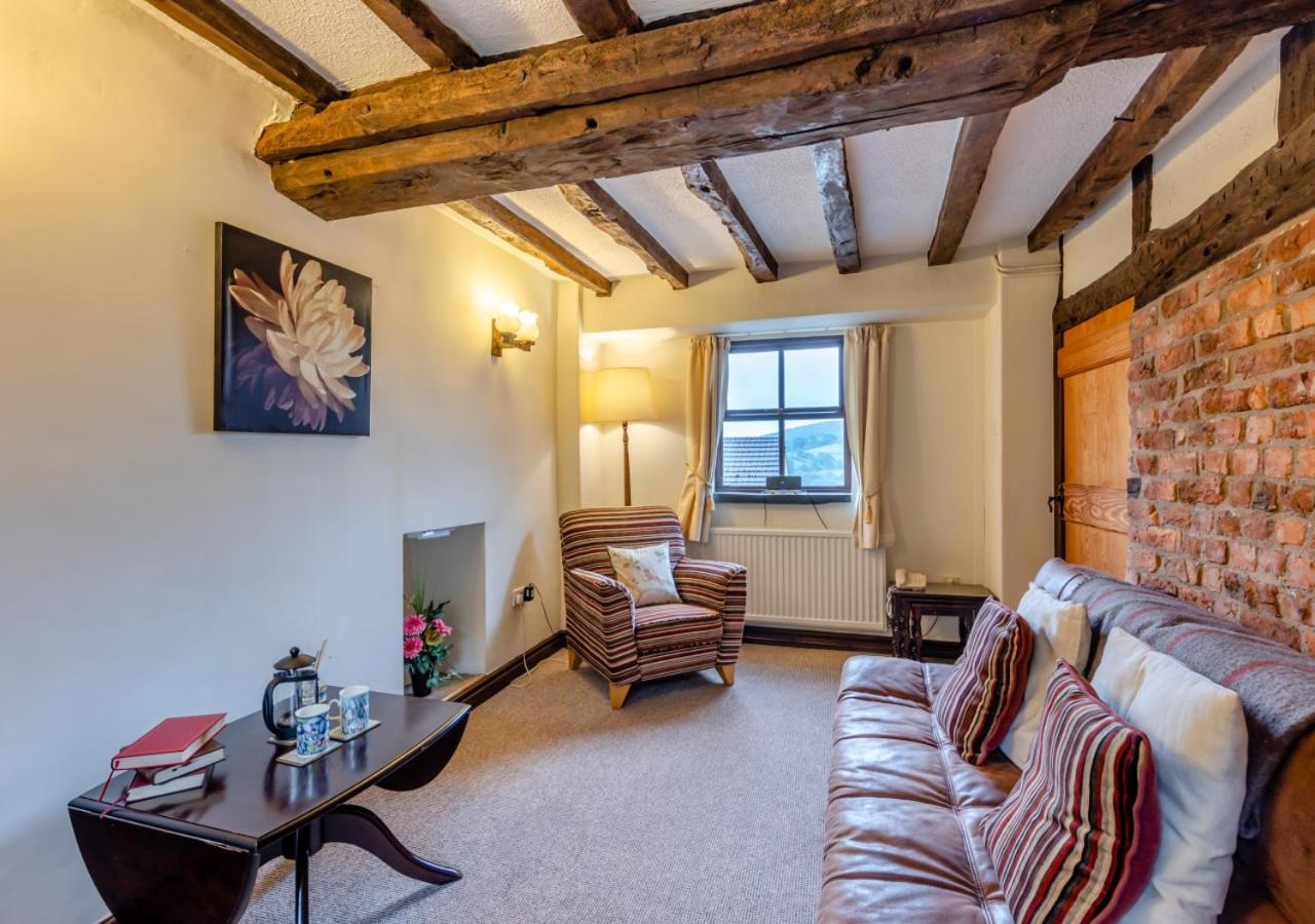 3 Bed in Denbigh oc-waf147