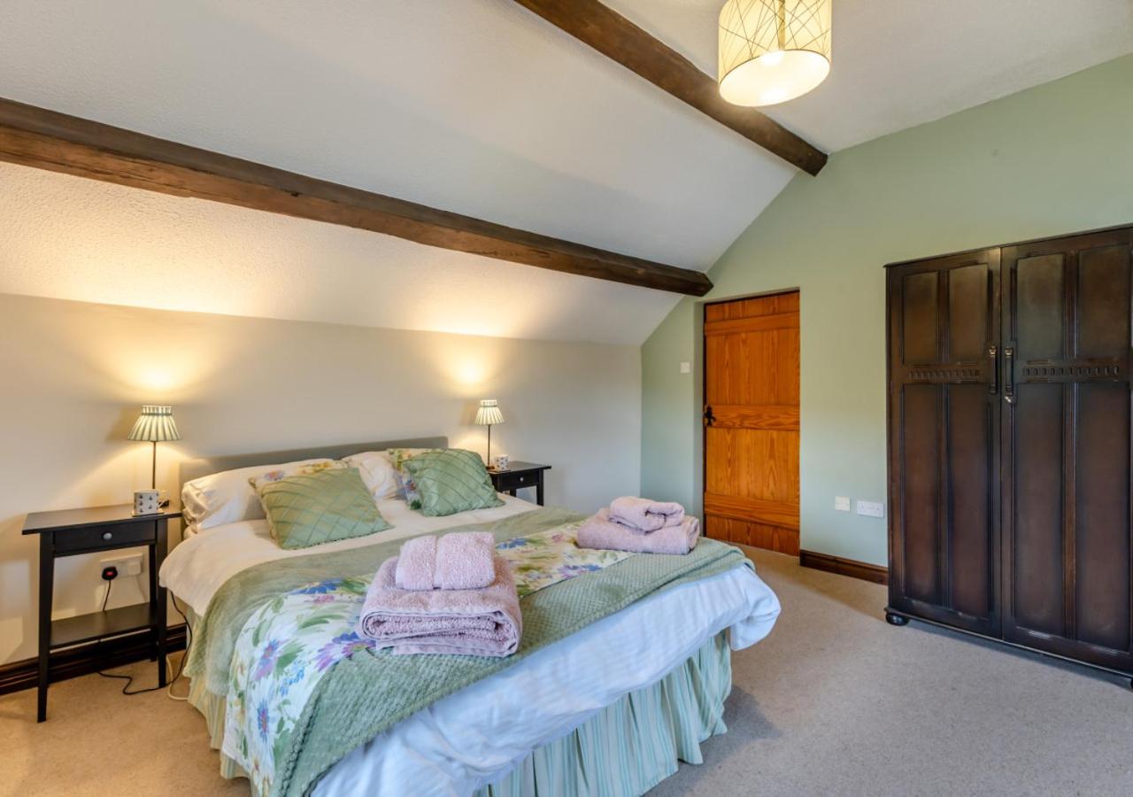 3 Bed in Denbigh oc-waf147