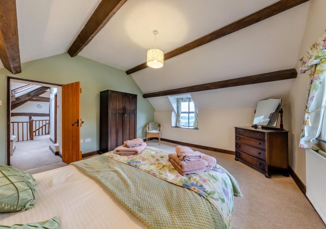 3 Bed in Denbigh oc-waf147