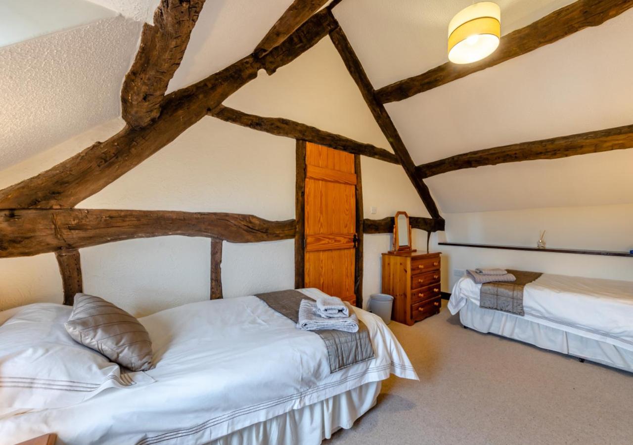 3 Bed in Denbigh oc-waf147