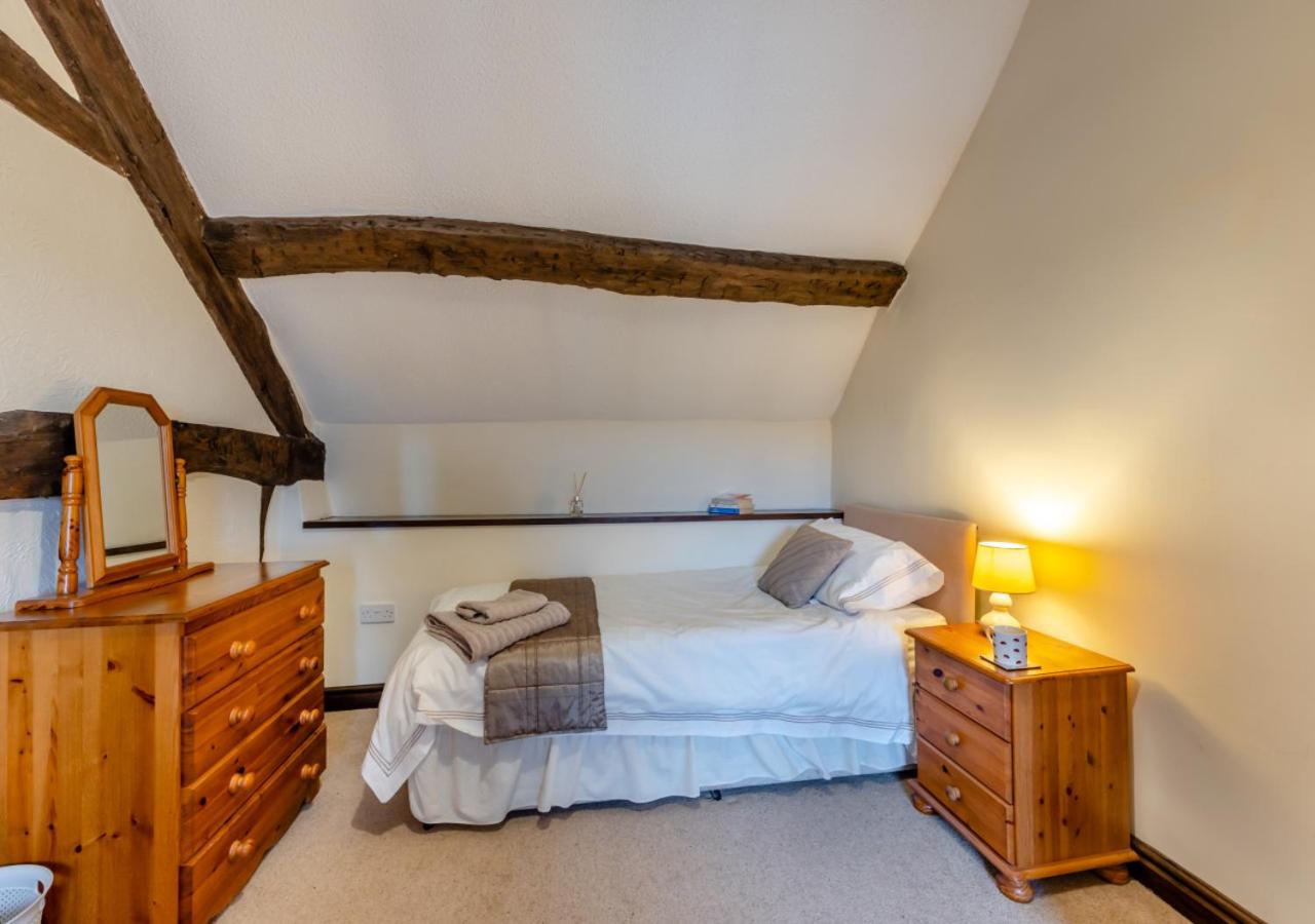 3 Bed in Denbigh oc-waf147