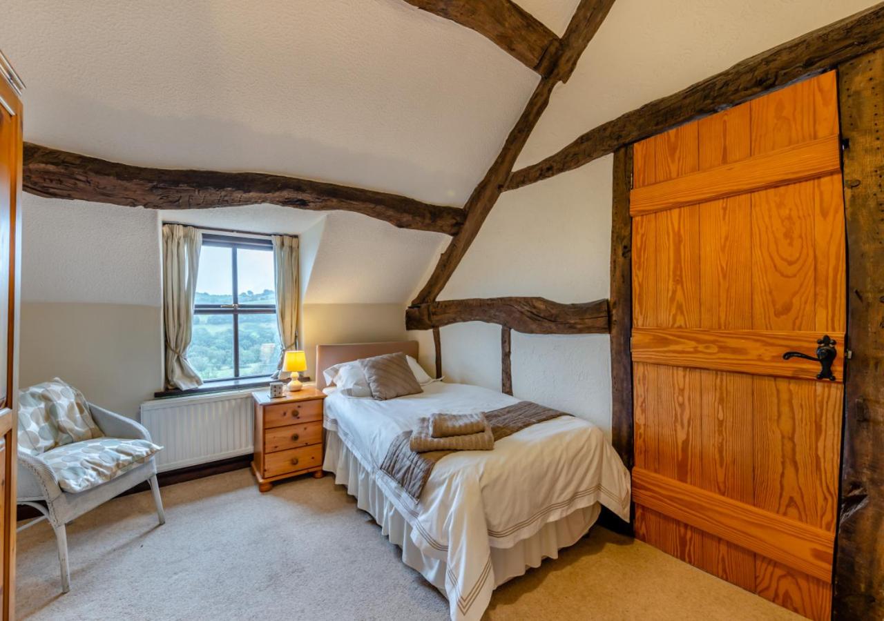 3 Bed in Denbigh oc-waf147