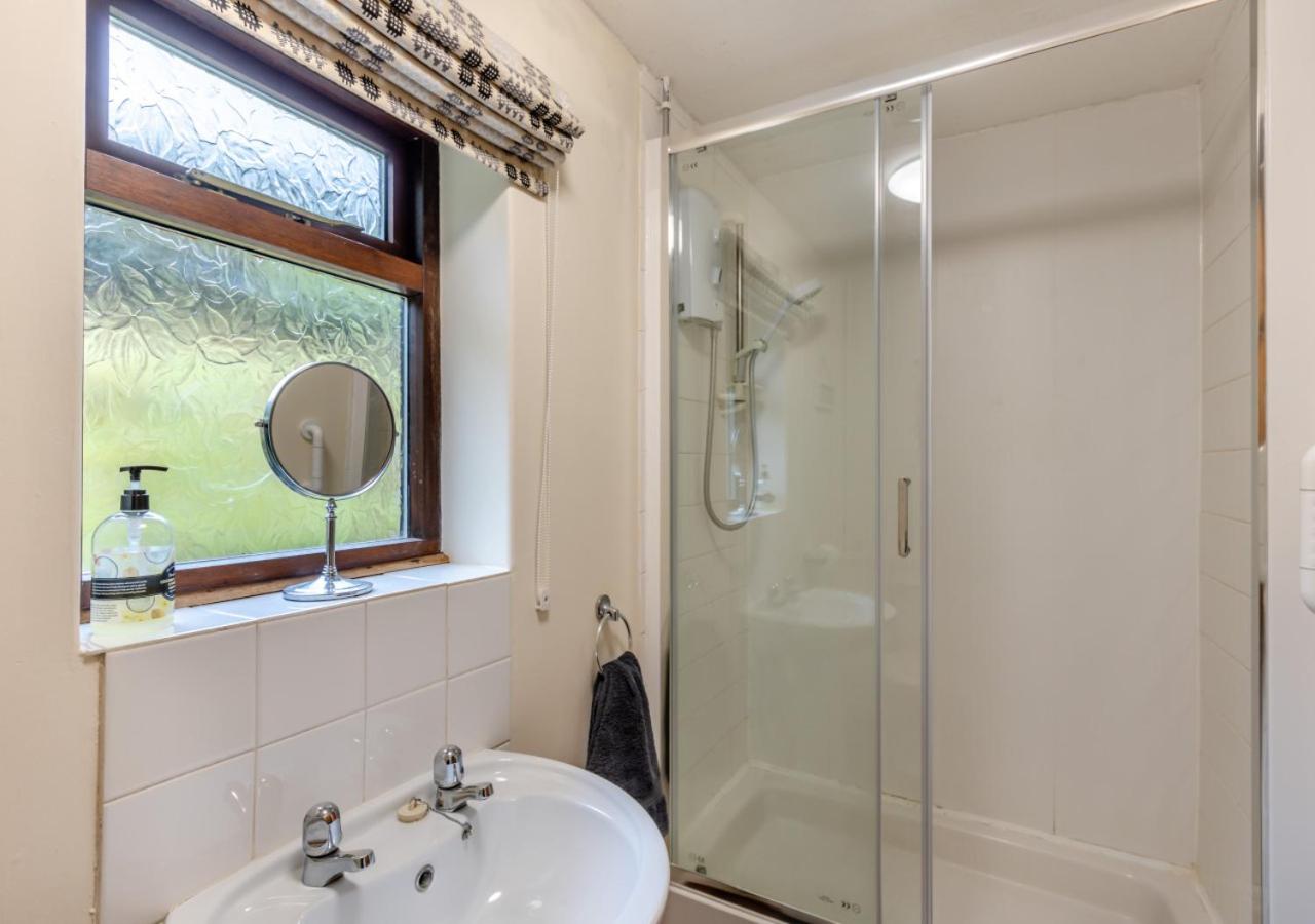 3 Bed in Denbigh oc-waf147