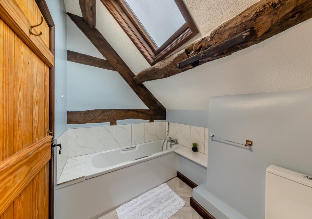 3 Bed in Denbigh oc-waf147