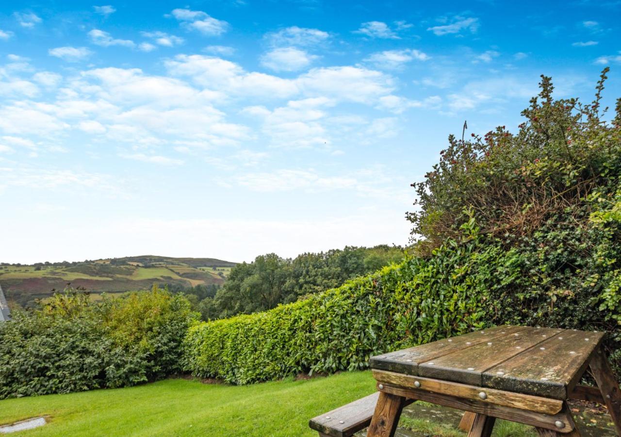 3 Bed in Denbigh oc-waf147