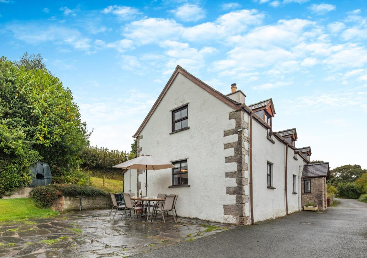 3 Bed in Denbigh oc-waf147