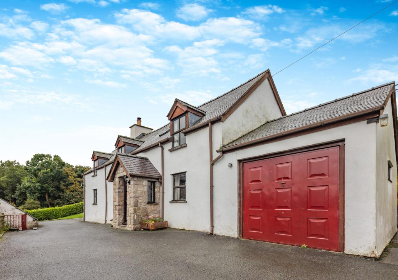 3 Bed in Denbigh oc-waf147