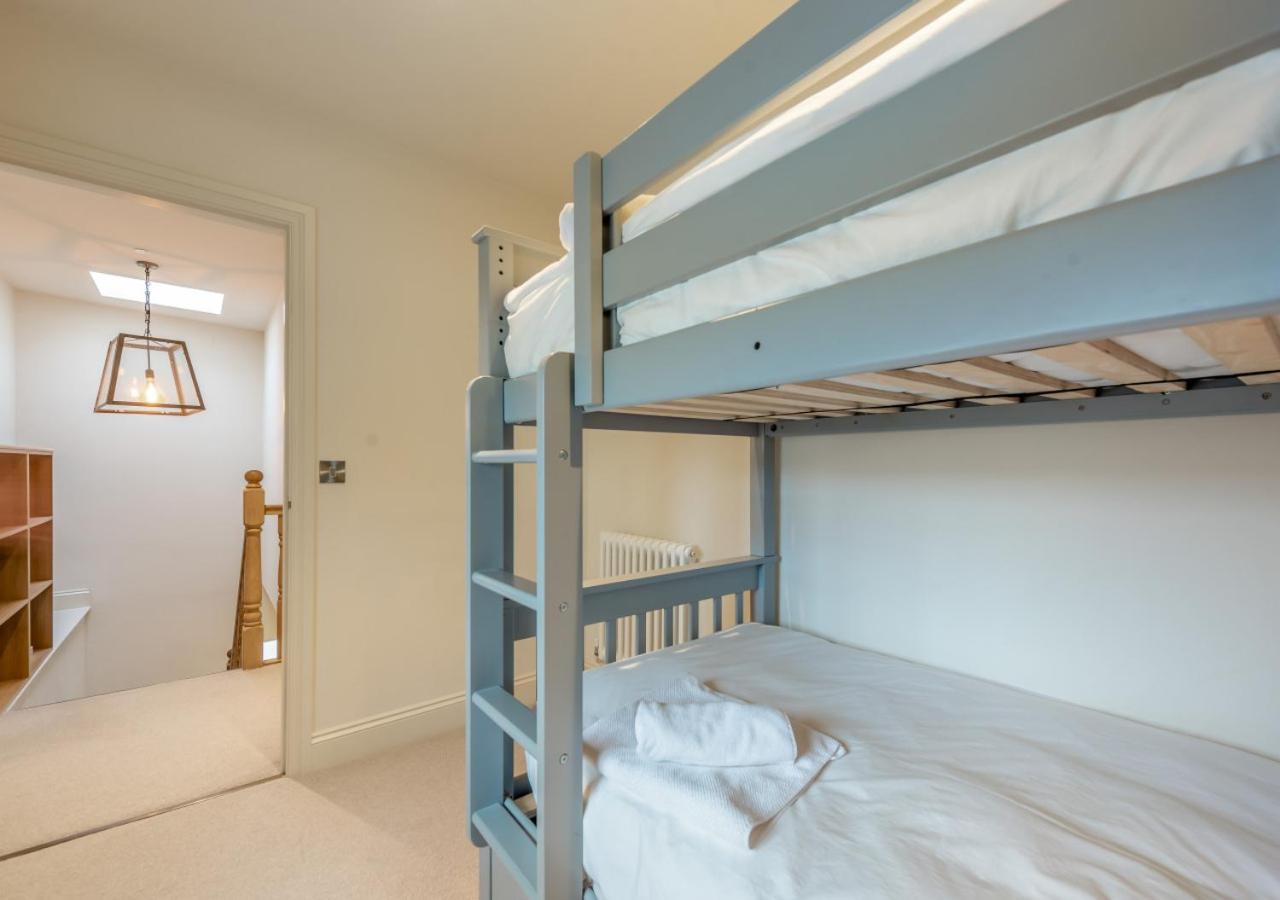 4 Bed in Tenby oc-pw9230 view 5
