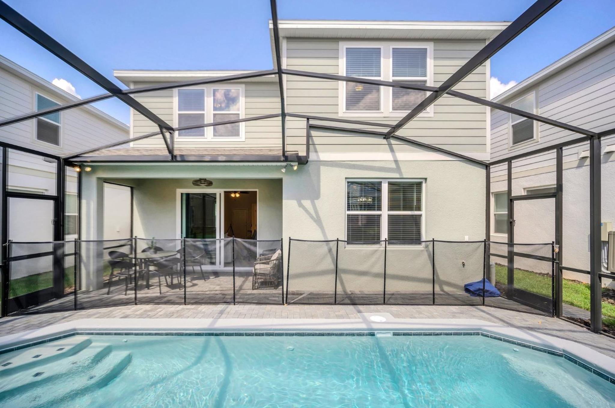 Family-Friendly 5-Bedroom Villa with Pool in Windsor Cay Resort