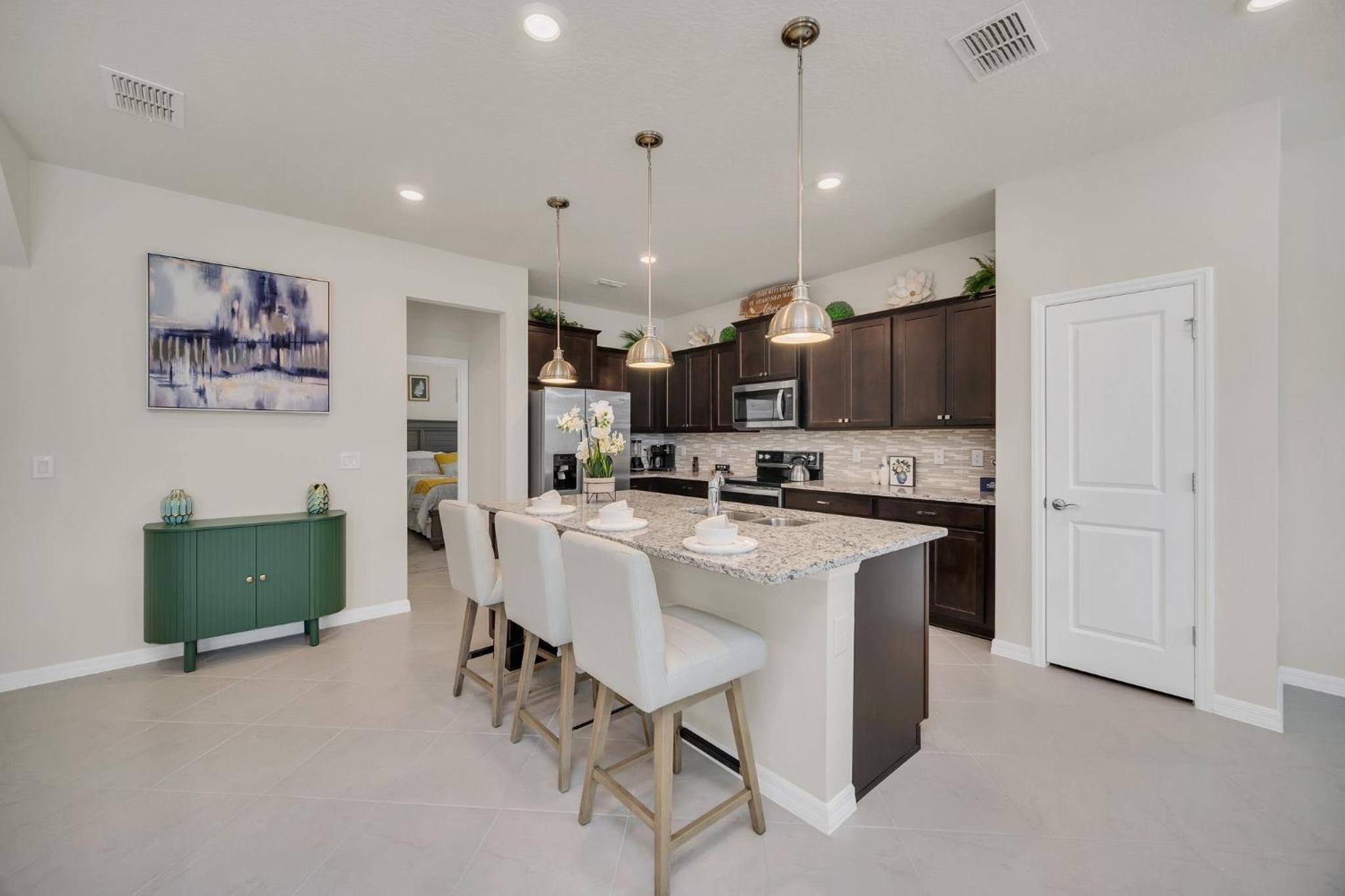 Family-Friendly 5-Bedroom Villa with Pool in Windsor Cay Resort