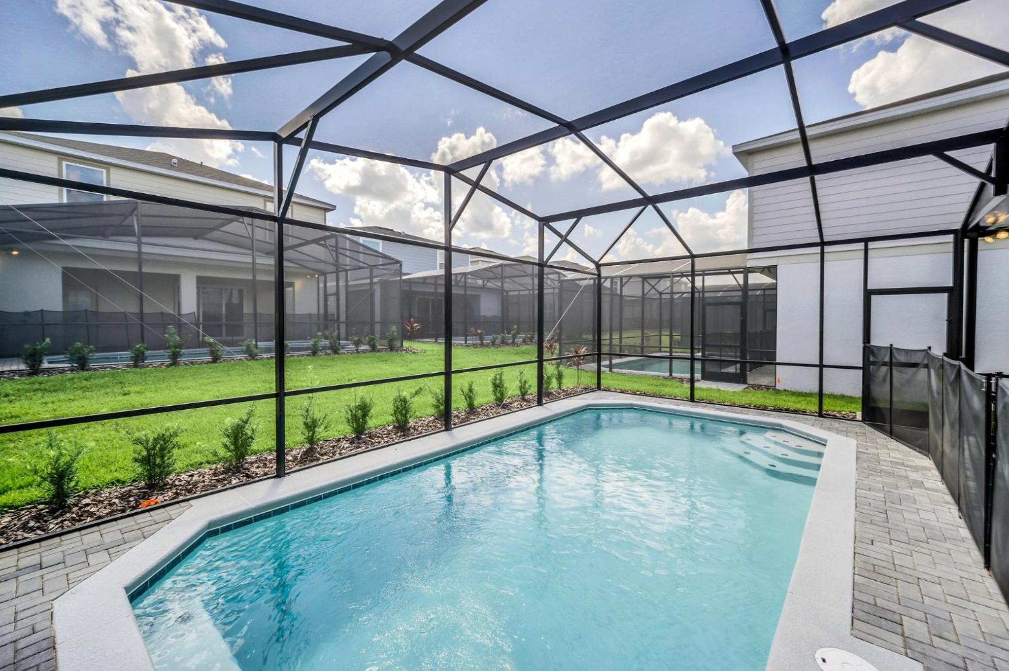 Family-Friendly 5-Bedroom Villa with Pool in Windsor Cay Resort