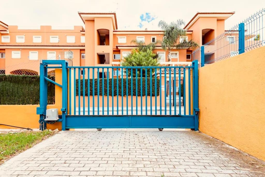 Bright Apartment ideal for long stays