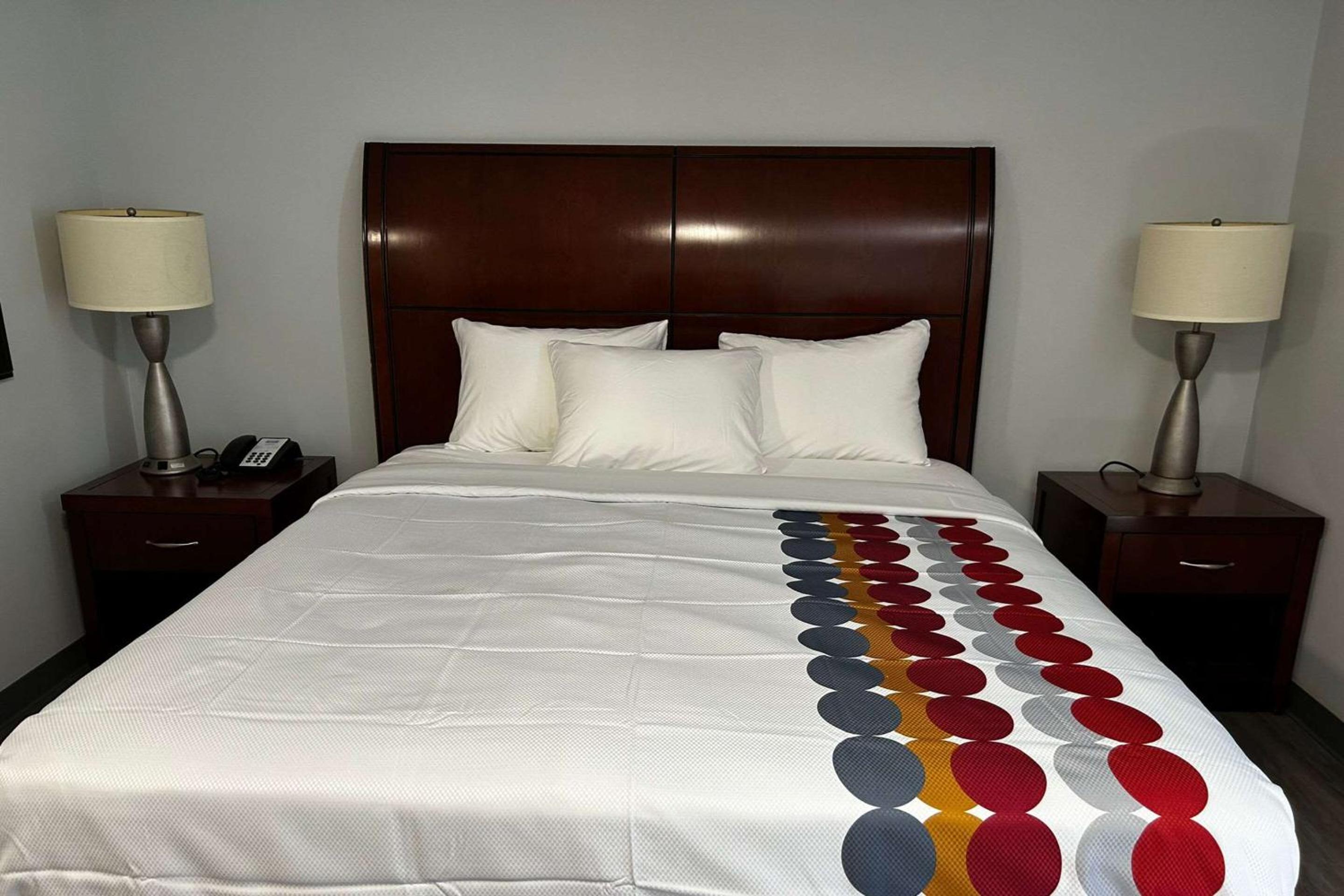Clemmons Inn & Suites view 3