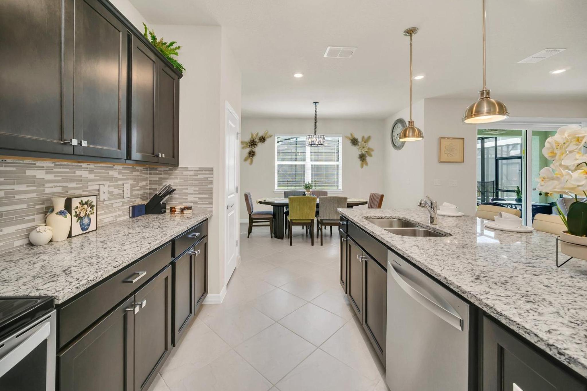 Family-Friendly 5-Bedroom Villa with Pool in Windsor Cay Resort