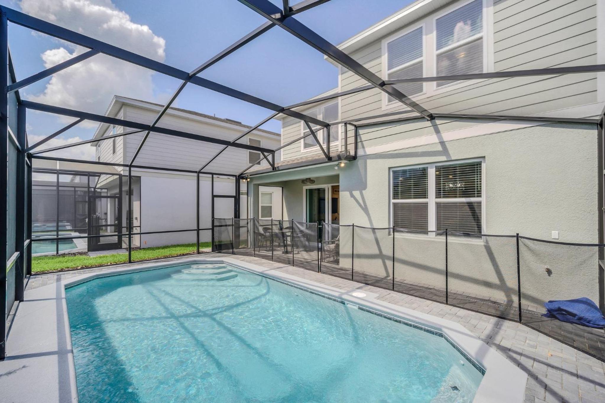 Family-Friendly 5-Bedroom Villa with Pool in Windsor Cay Resort