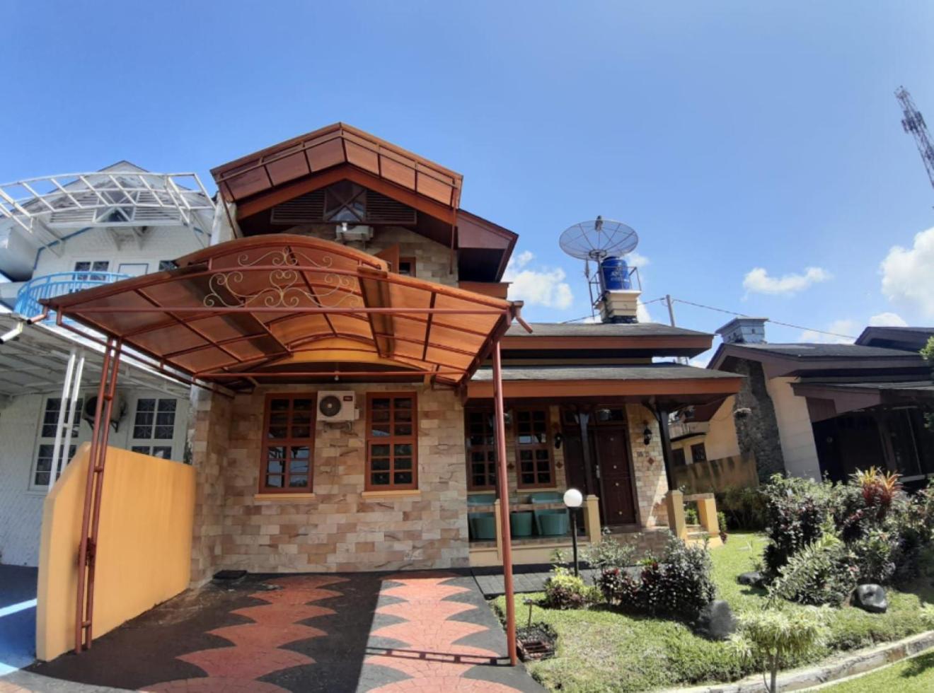 Villa puncak bogor di kota bunga 2 BR ada karoke view 3