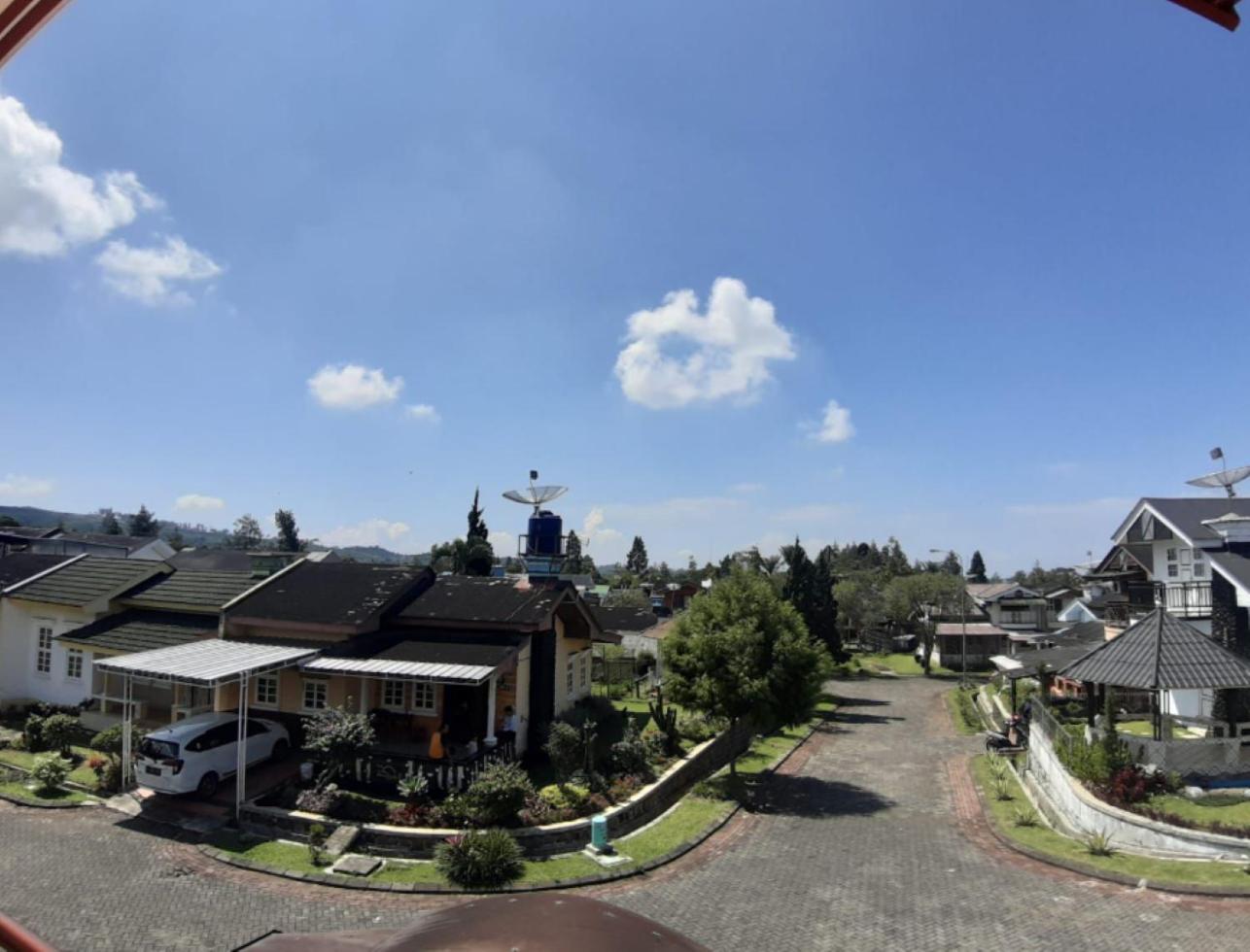 Villa puncak bogor di kota bunga 2 BR ada karoke view 5