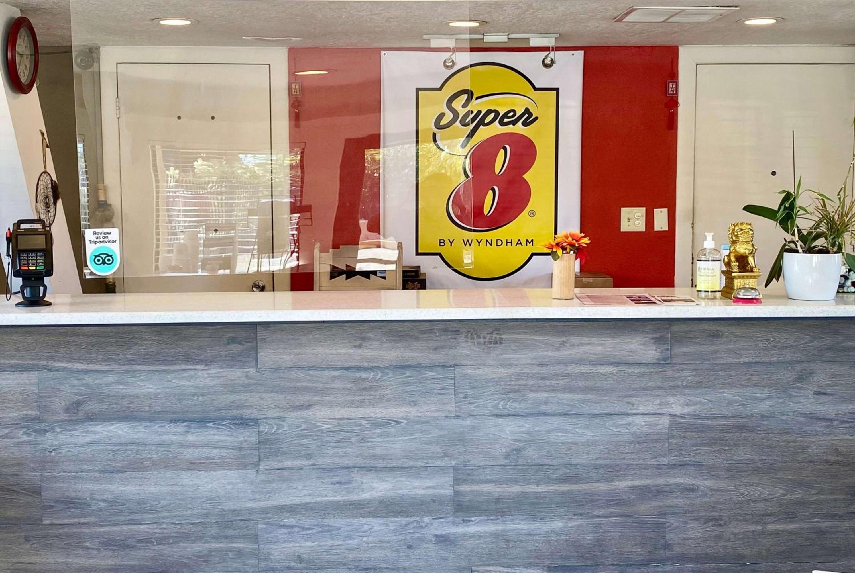 Super 8 by Wyndham Albuquerque Downtown view 2