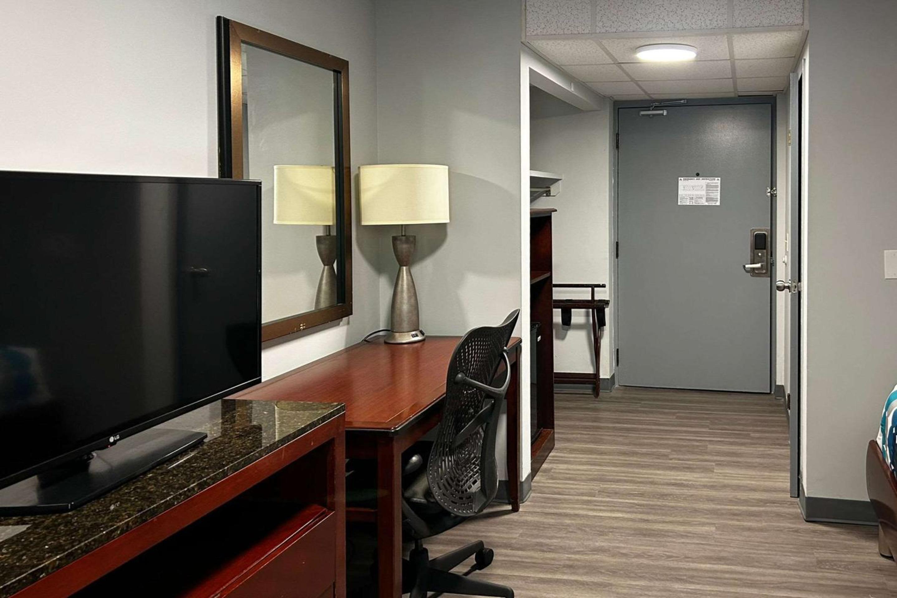 Clemmons Inn & Suites view 5