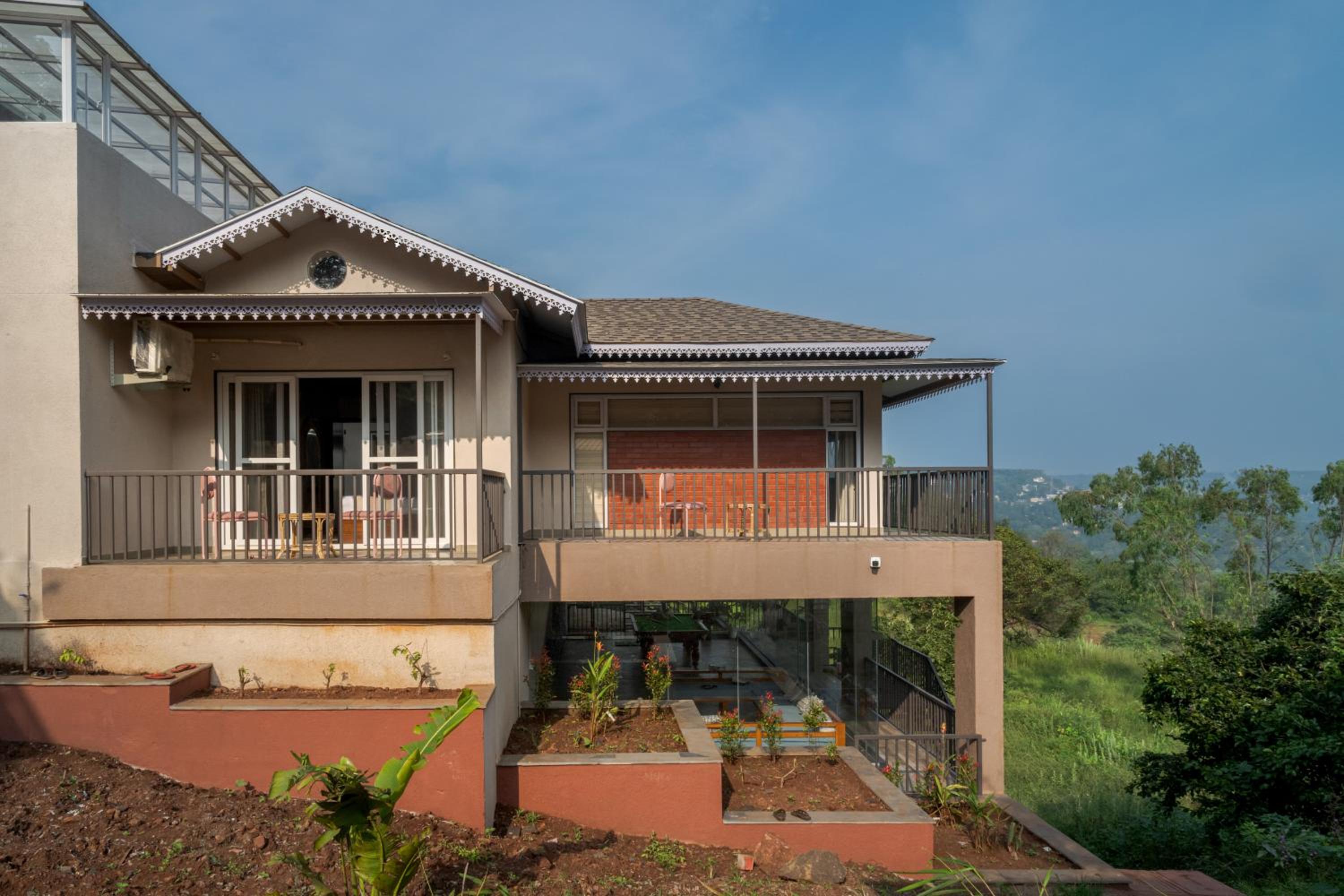 SaffronStays Skyfall - 4BR boho-chic villa with pool, jacuzzi, game room & stunning hill views near Table Land, Panchgani