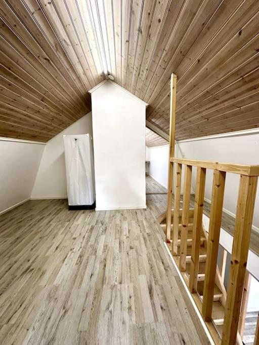 Workers Home 10-rooms near Volvo view 5
