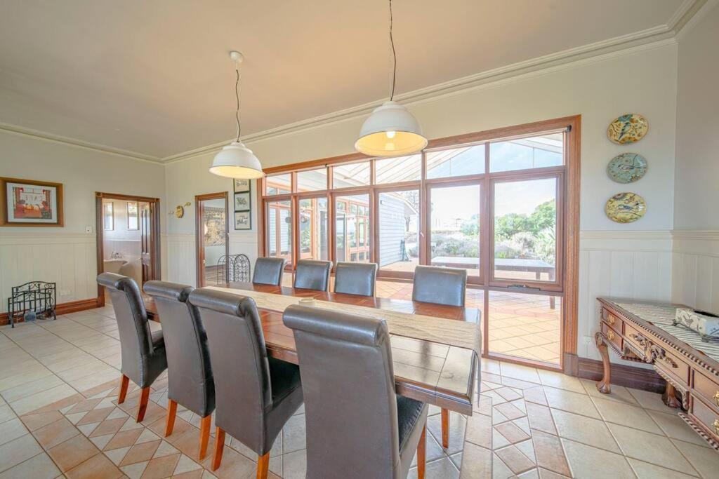 Condor Estate Spacious with Vineyard & Fireplace