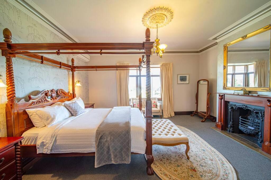 Condor Estate Spacious with Vineyard & Fireplace