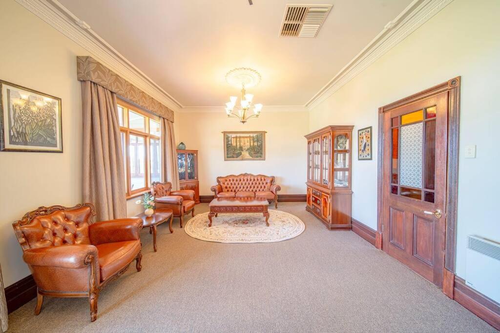 Condor Estate Spacious with Vineyard & Fireplace