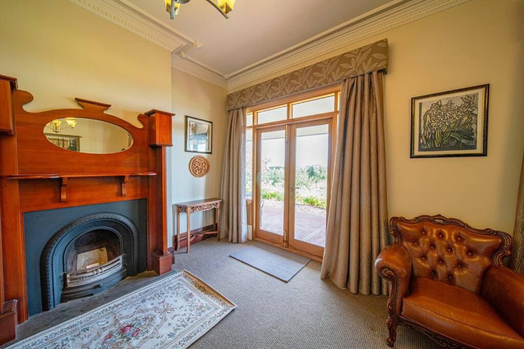 Condor Estate Spacious with Vineyard & Fireplace