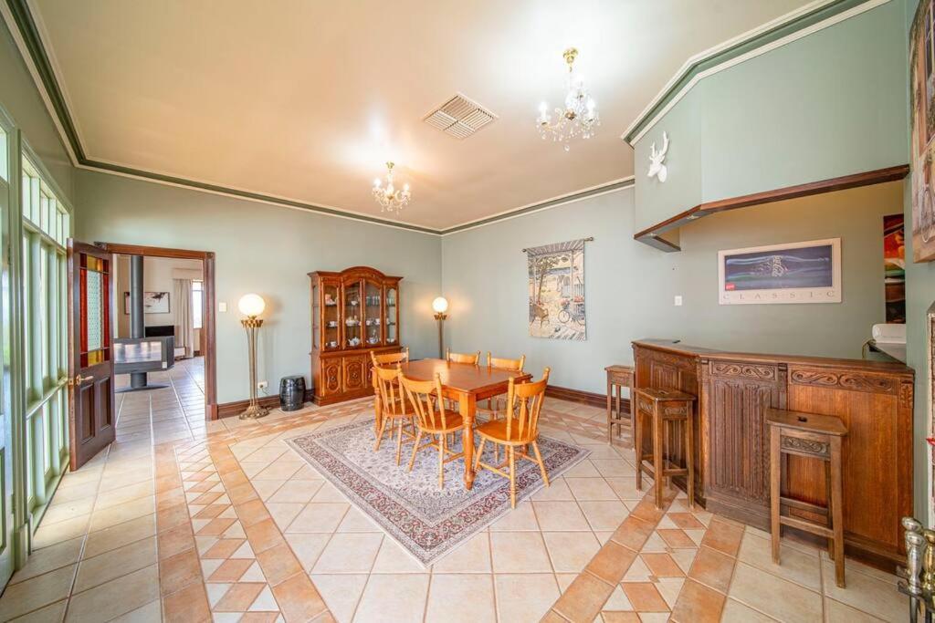 Condor Estate Spacious with Vineyard & Fireplace