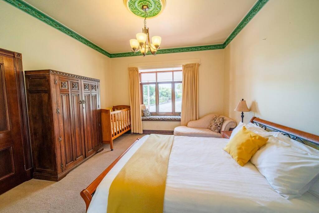 Condor Estate Spacious with Vineyard & Fireplace