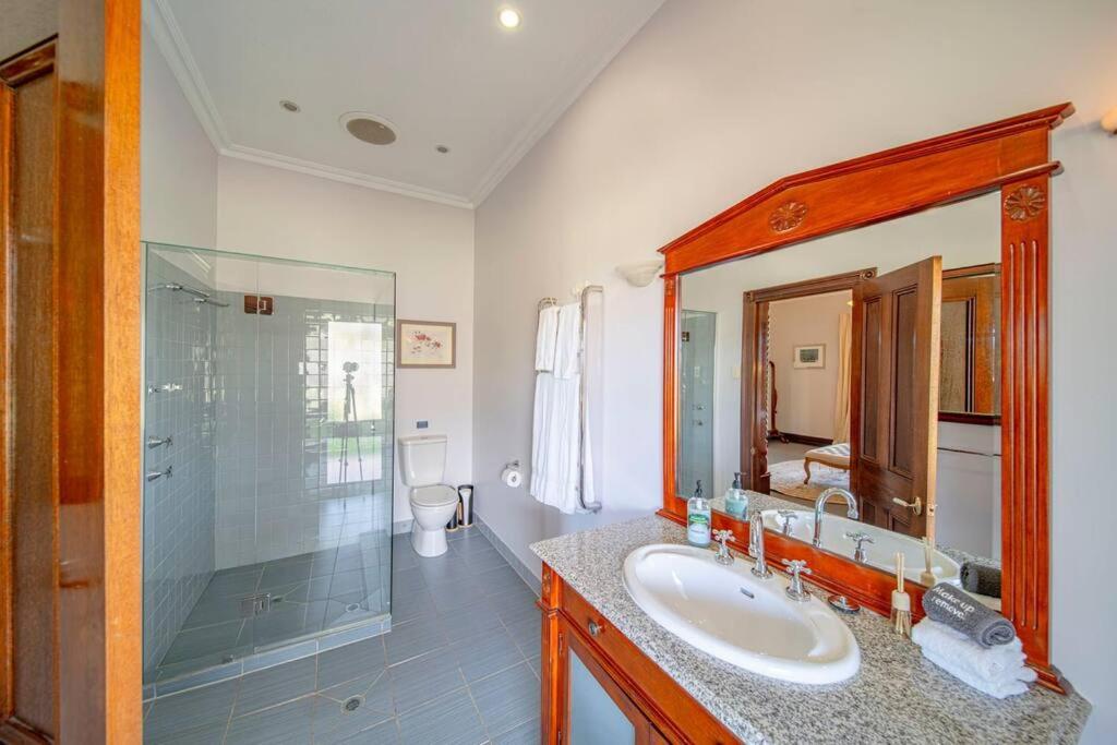 Condor Estate Spacious with Vineyard & Fireplace