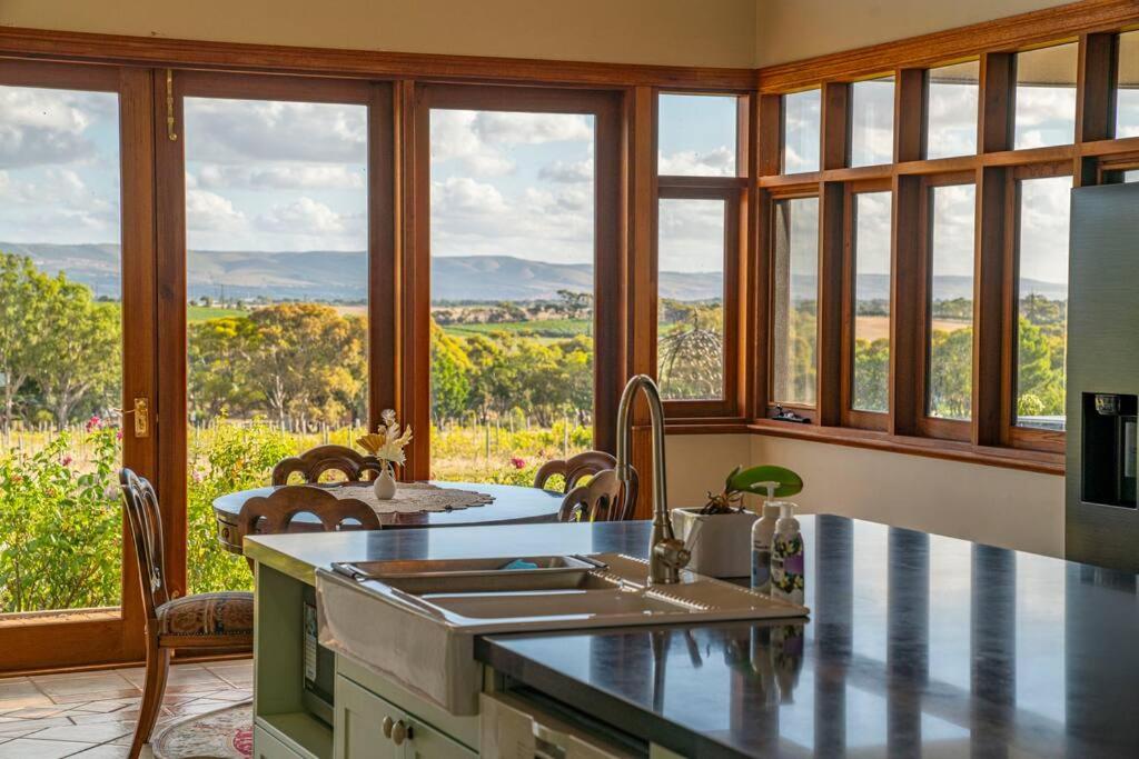 Condor Estate Spacious with Vineyard & Fireplace
