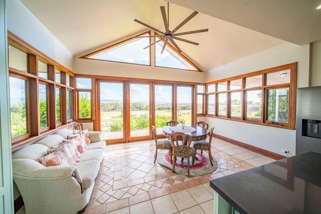 Condor Estate Spacious with Vineyard & Fireplace