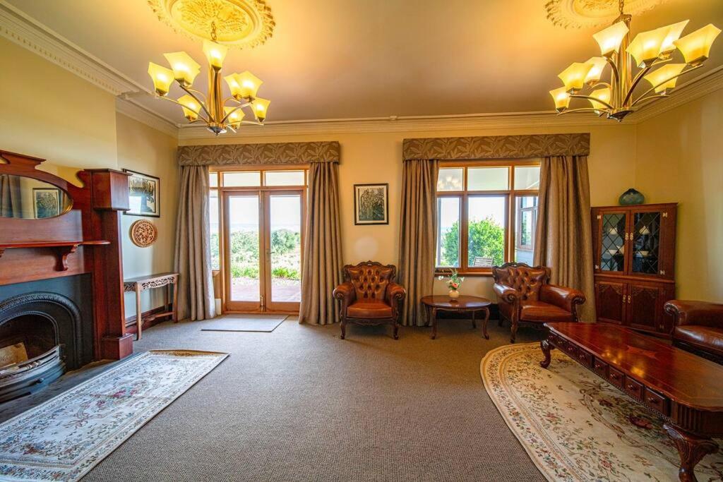Condor Estate Spacious with Vineyard & Fireplace