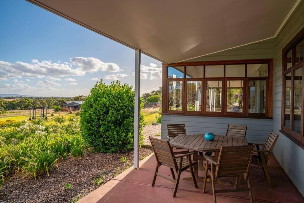 Condor Estate Spacious with Vineyard & Fireplace