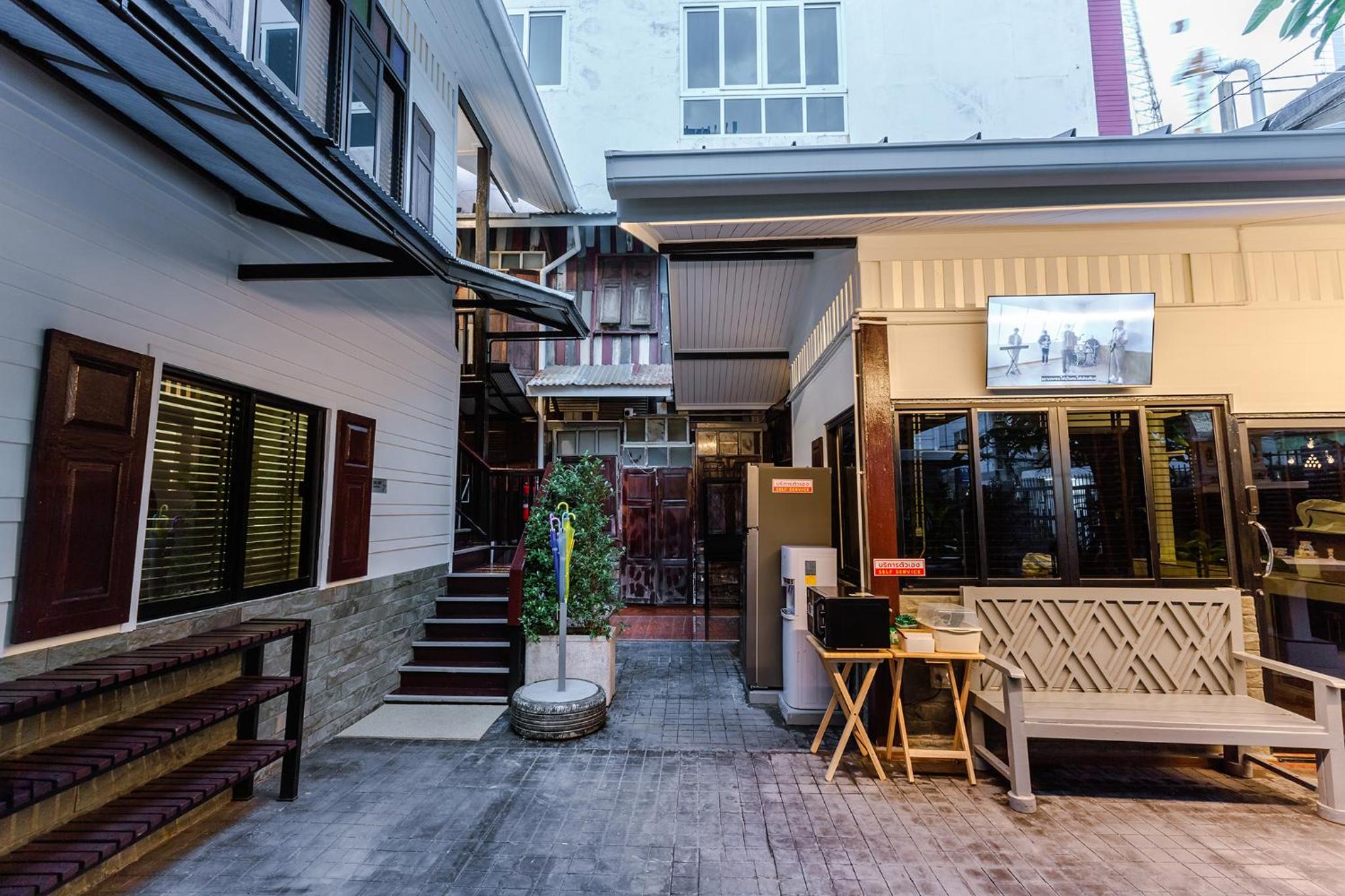 Diff Hostel