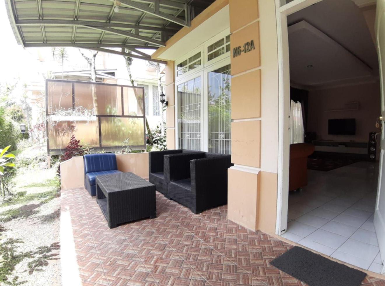 Villa kota bunga puncak bogor 4 kamar ada ac view 2