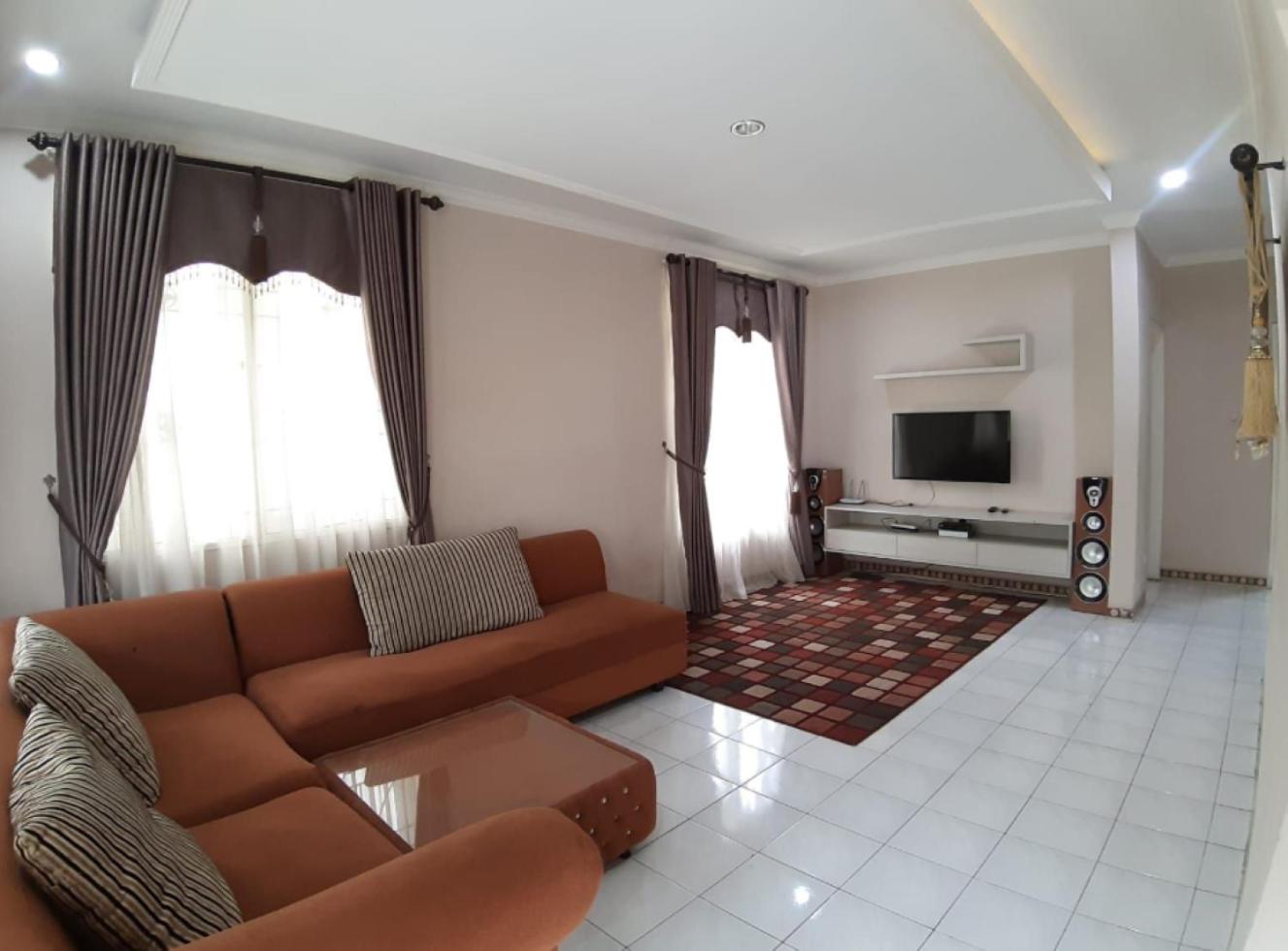 Villa kota bunga puncak bogor 4 kamar ada ac view 5