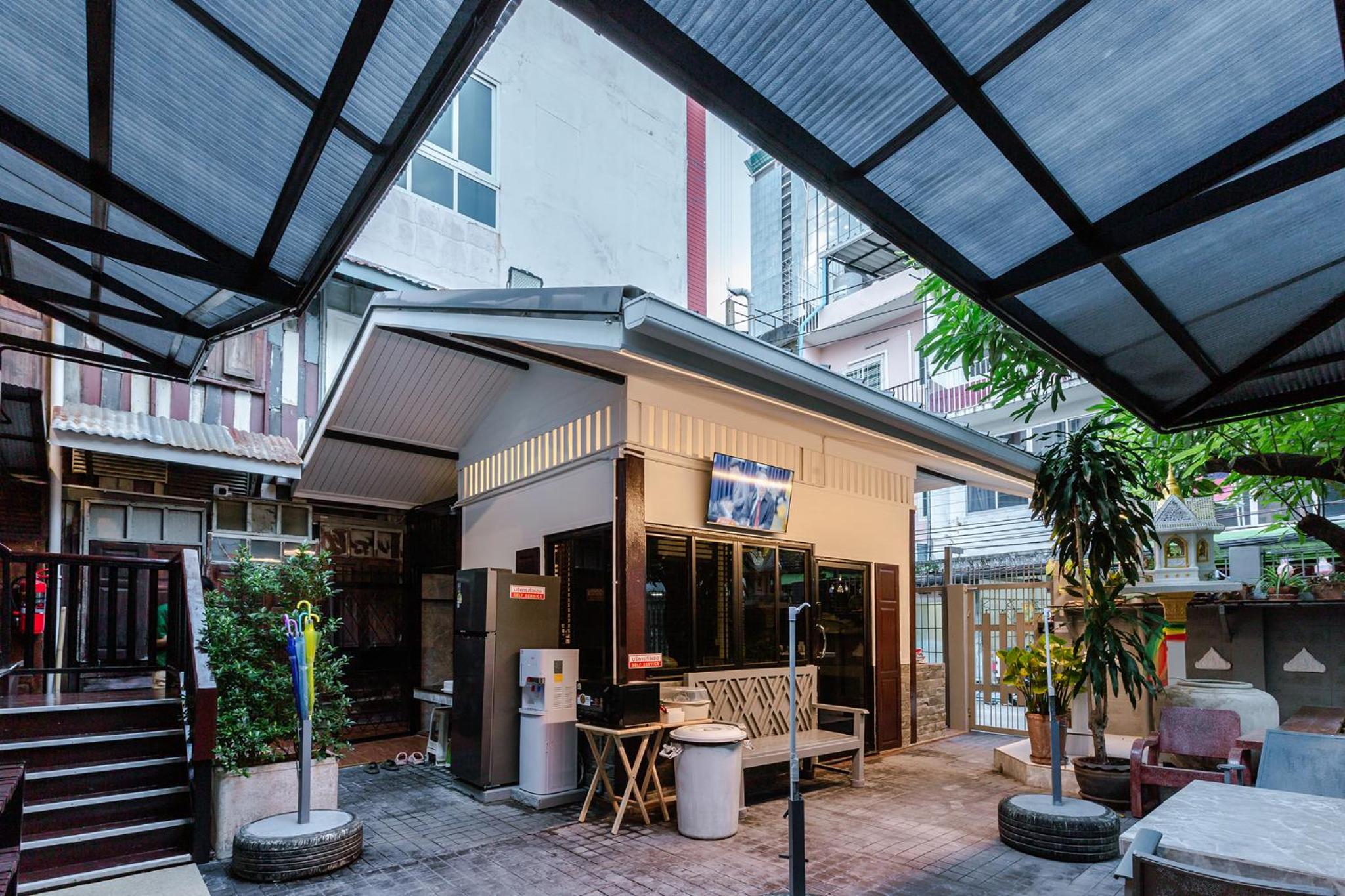 Diff Hostel