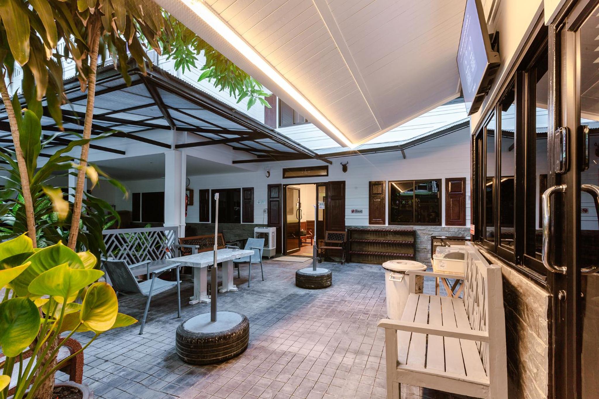 Diff Hostel