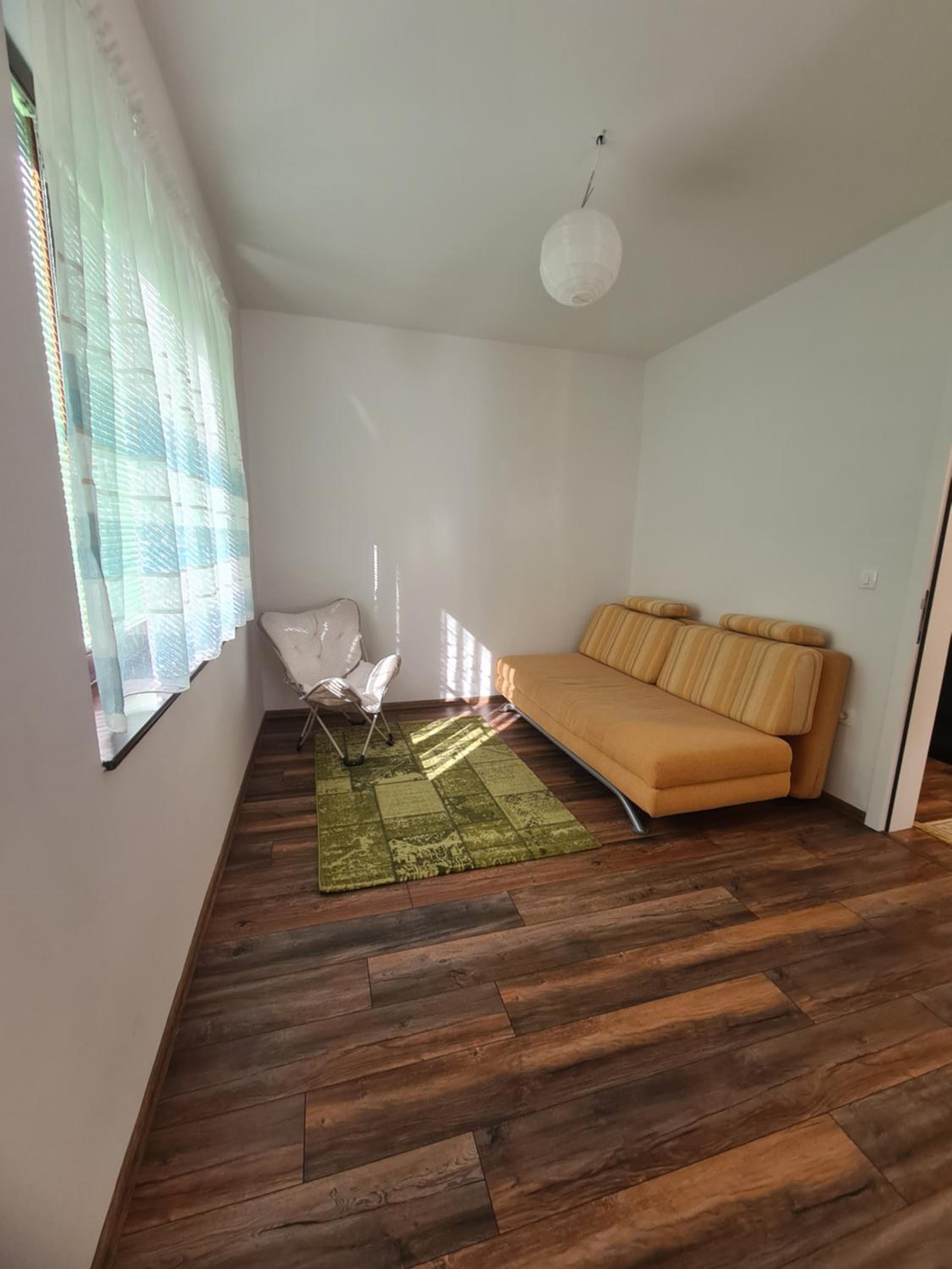 Apple Apartment - Private Garage