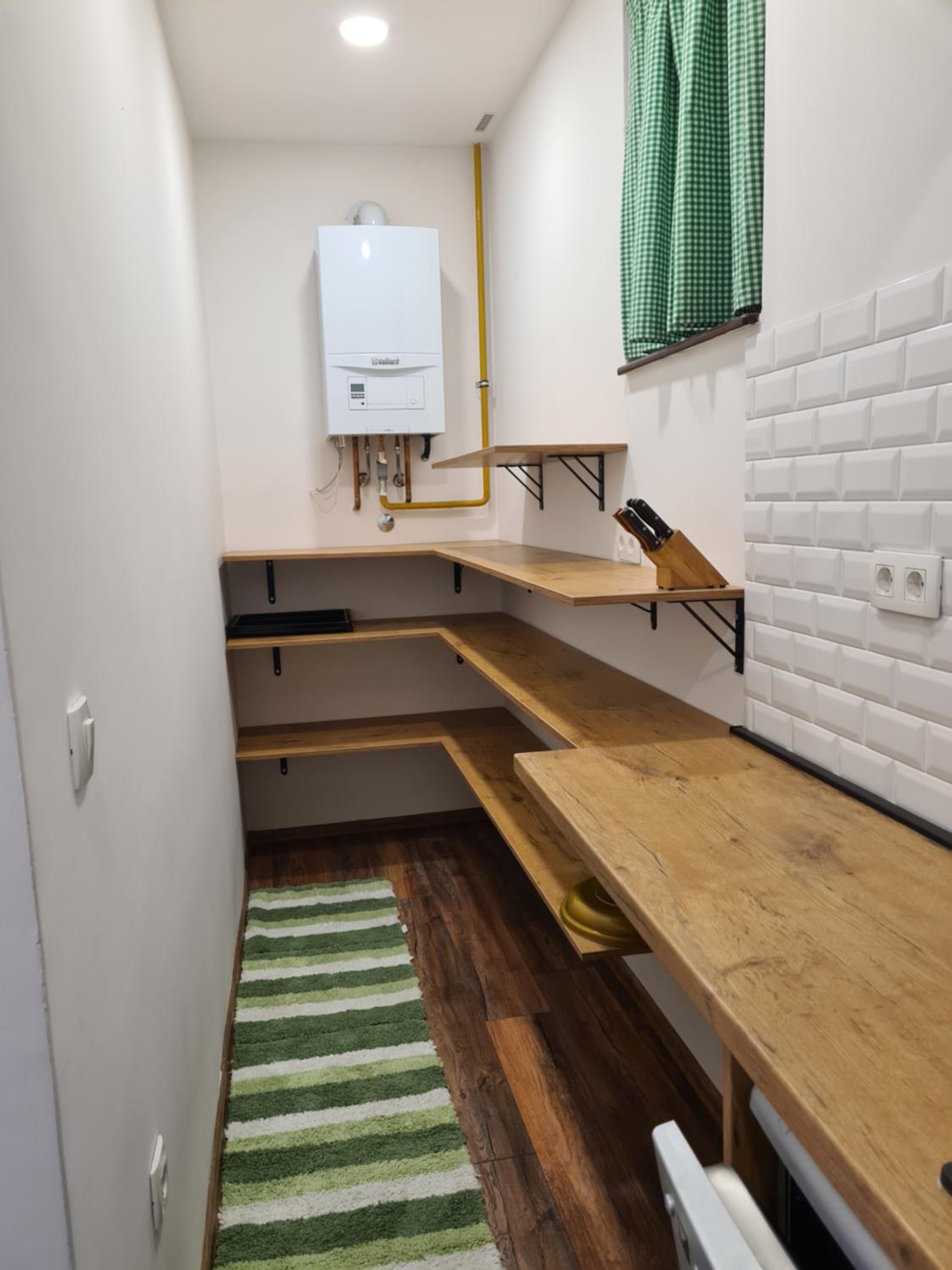 Apple Apartment - Private Garage